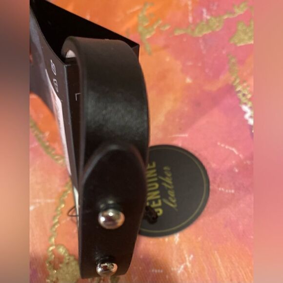 🔥Forever 21 Men’s Color: Brown leather adjustable Bracelet Gold studs one size - Picture 9 of 12